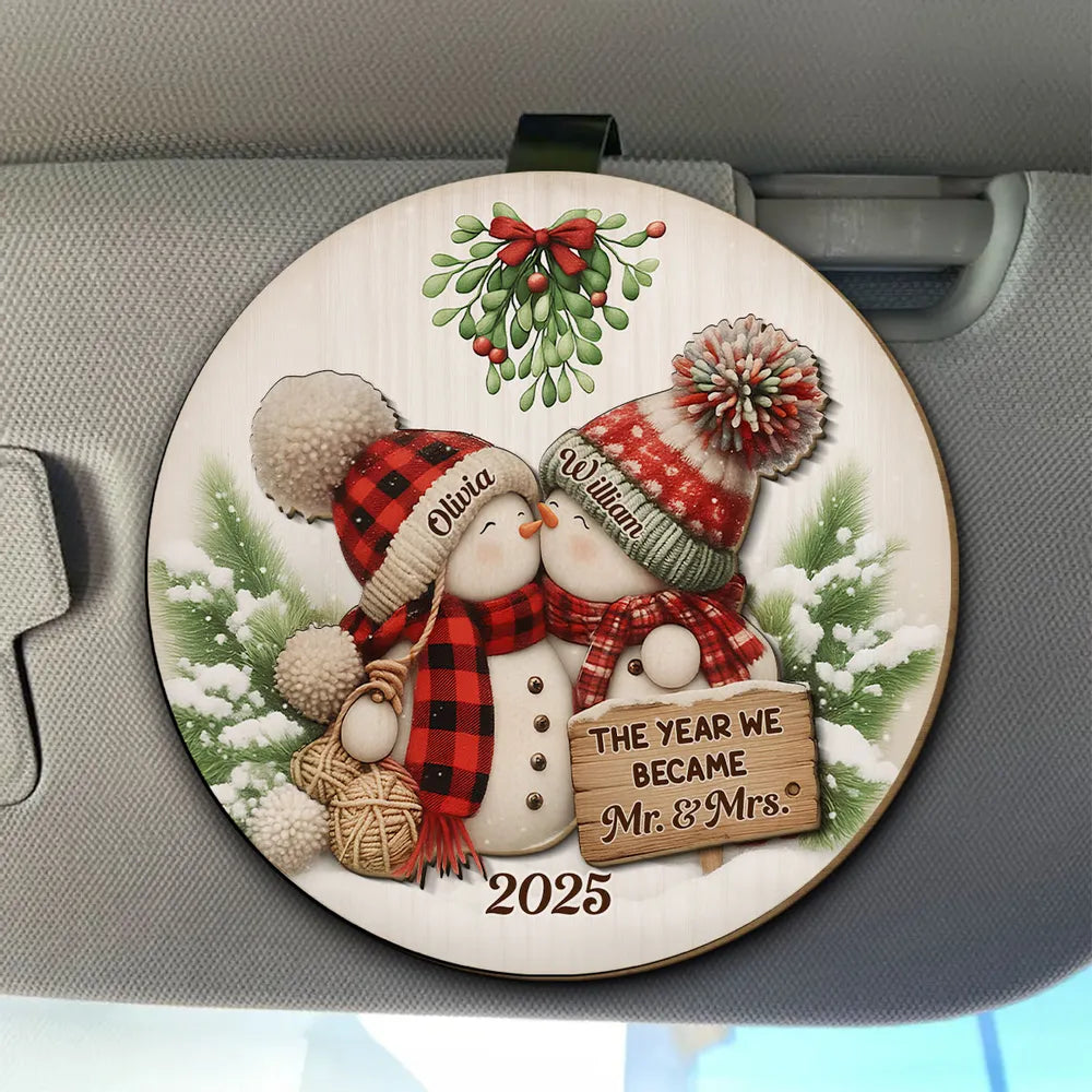 Personalized Wooden Car Visor Clip for Couple β Cute Snowman Design, Romantic Winter Scene, Unique Christmas Gift for Newlyweds
