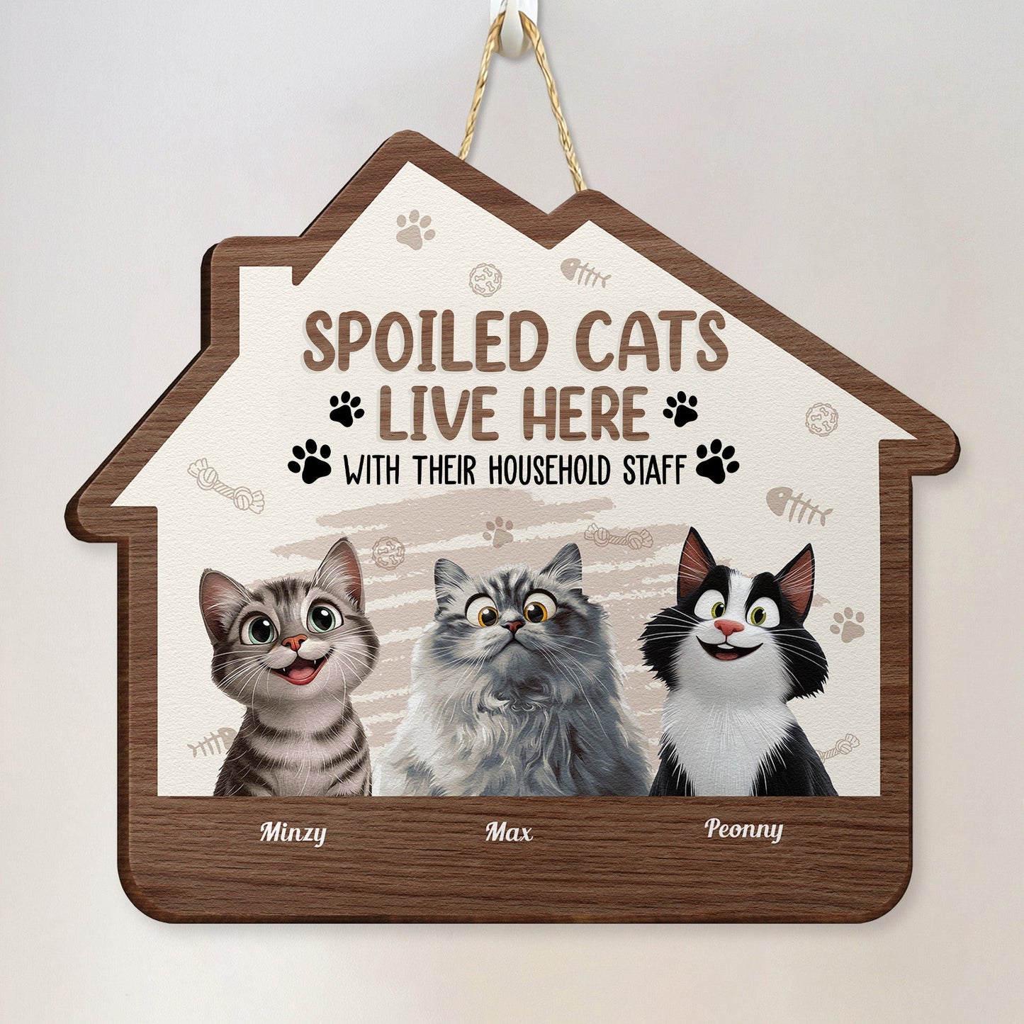 Spoiled Cats Live Here – Fun Wooden Sign with Customizable Pet Names for Cat Lovers