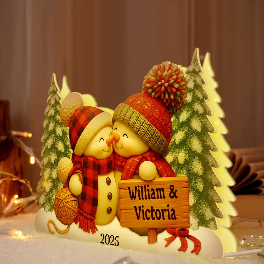 Personalized Acrylic Light Box with Kissing Snowman Couple, Cozy Winter Scene, Unique Christmas Gift for Couples & Friends