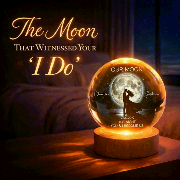 Personalized 3-Color K5 Globe Lamp with Couple Kissing Under the Moon, Romantic Bedroom Decor, Unique Gift for Her or Him