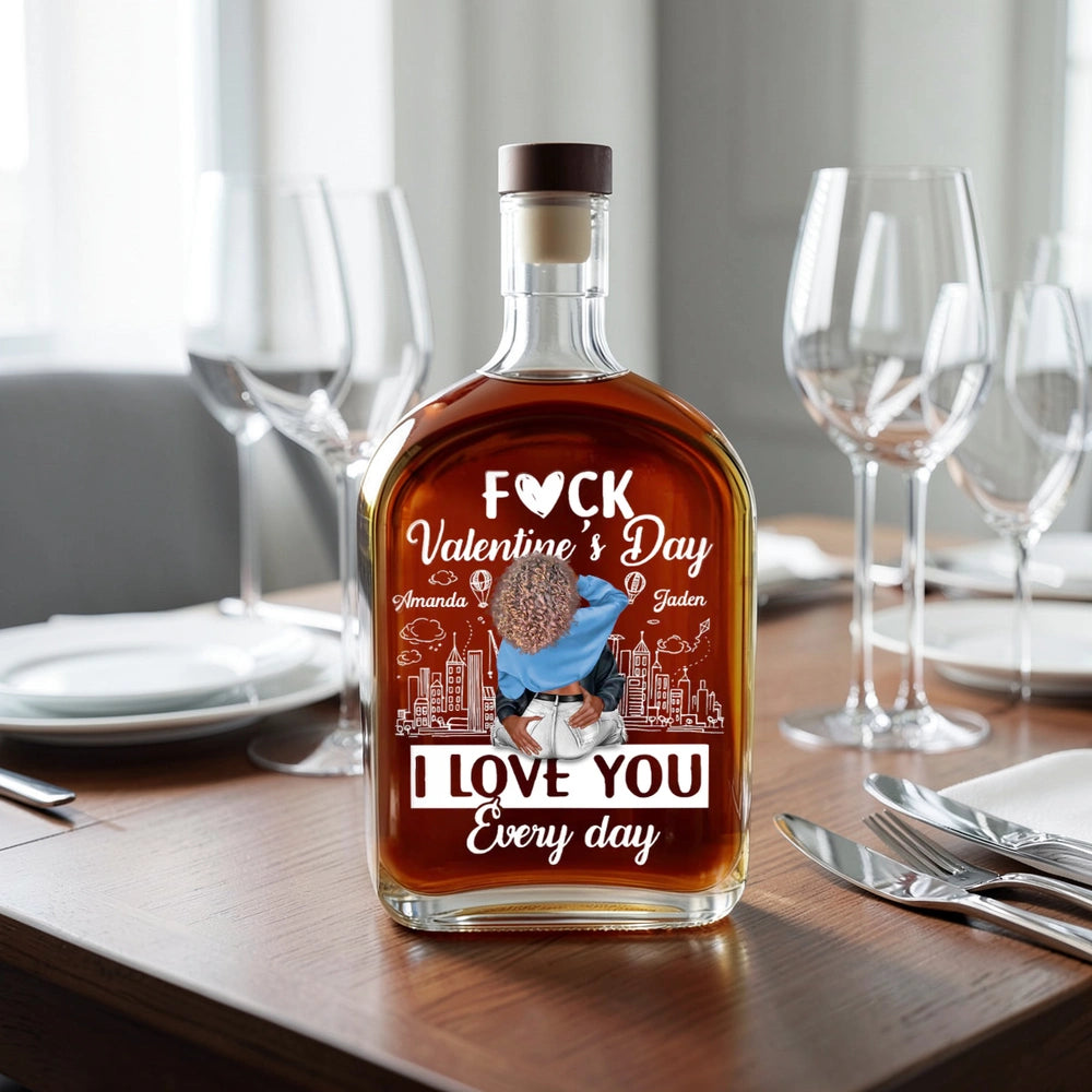 Personalized Glass Spirits Decanter With Couple Hugging Illustration, City Sketch & I Love You Every day, Unique Romantic Gift
