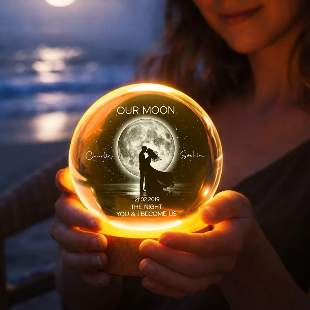 Personalized 3-Color K5 Globe Lamp with Couple Kissing Under the Moon, Romantic Bedroom Decor, Unique Gift for Her or Him