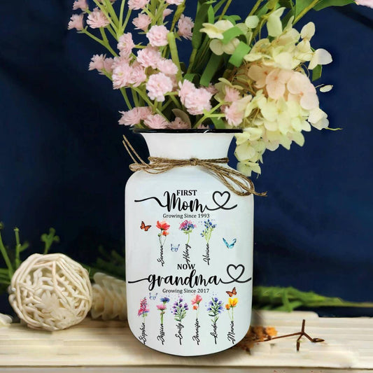 "Personalized 'First Mom, Now Grandma' Flower Pot - A Heartfelt Gift for Cherished Family Moments"