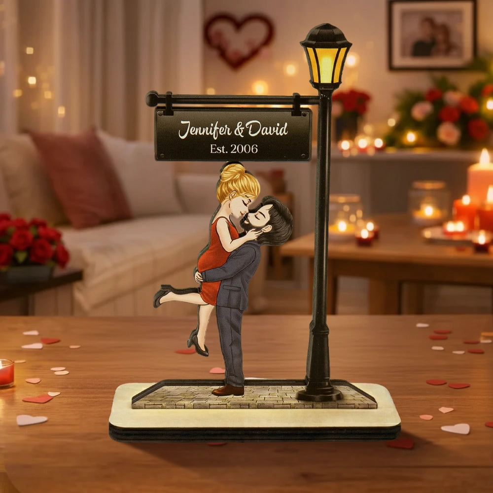 Personalized 2-Layer Wooden Plaque Kissing Couple Under Street Lamp - Romantic Home Display, Unique Gift for Wife or Husband