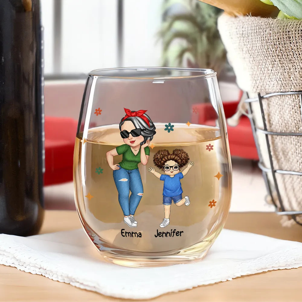 Living That Grandma Life – Custom Wine Glass with Grandma Illustration and Grandkids' Names, Perfect Mother's Day Gift