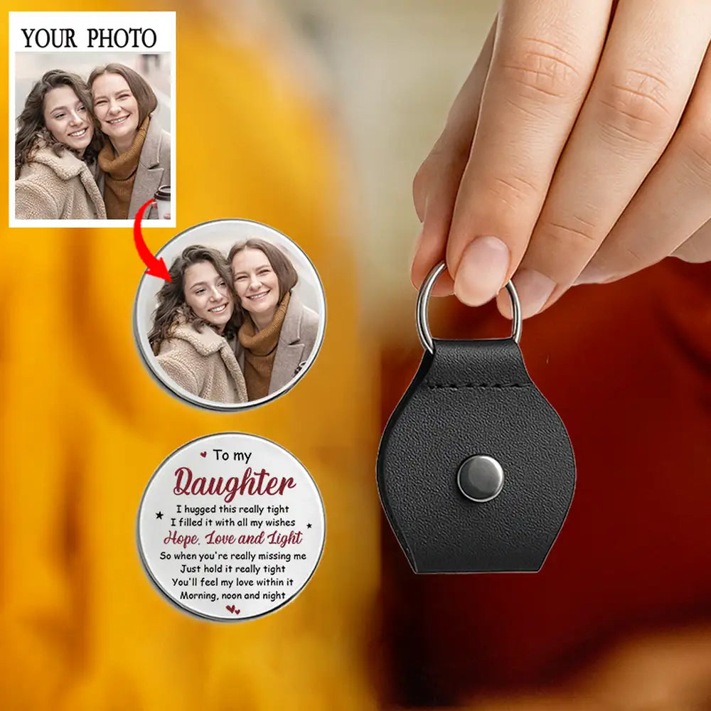 Personalized Mother‑to‑Daughter Pocket Hug, Leather Case & Metal Disc Keepsake, Carry Mom’s Love Anywhere