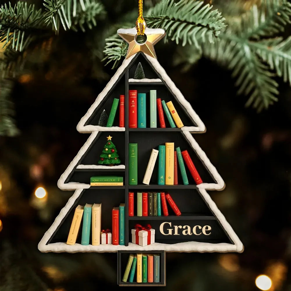 Personalized Wooden Ornament Bookshelf Tree – Custom Name Christmas Wooden Ornament for Book Lovers, Cozy Holiday Decor & Unique Gift
