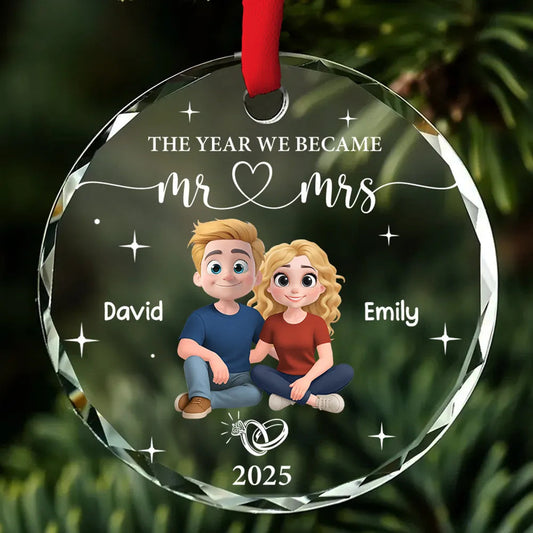 Mr ♥ Mrs Round Crystal Ornament with Seated Couple & Star Accents, Meaningful Anniversary Gift for Partner