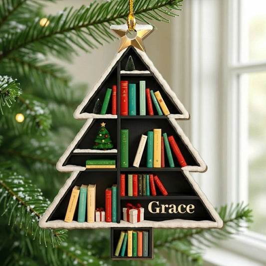 Personalized Wooden Ornament Bookshelf Tree – Custom Name Christmas Wooden Ornament for Book Lovers, Cozy Holiday Decor & Unique Gift