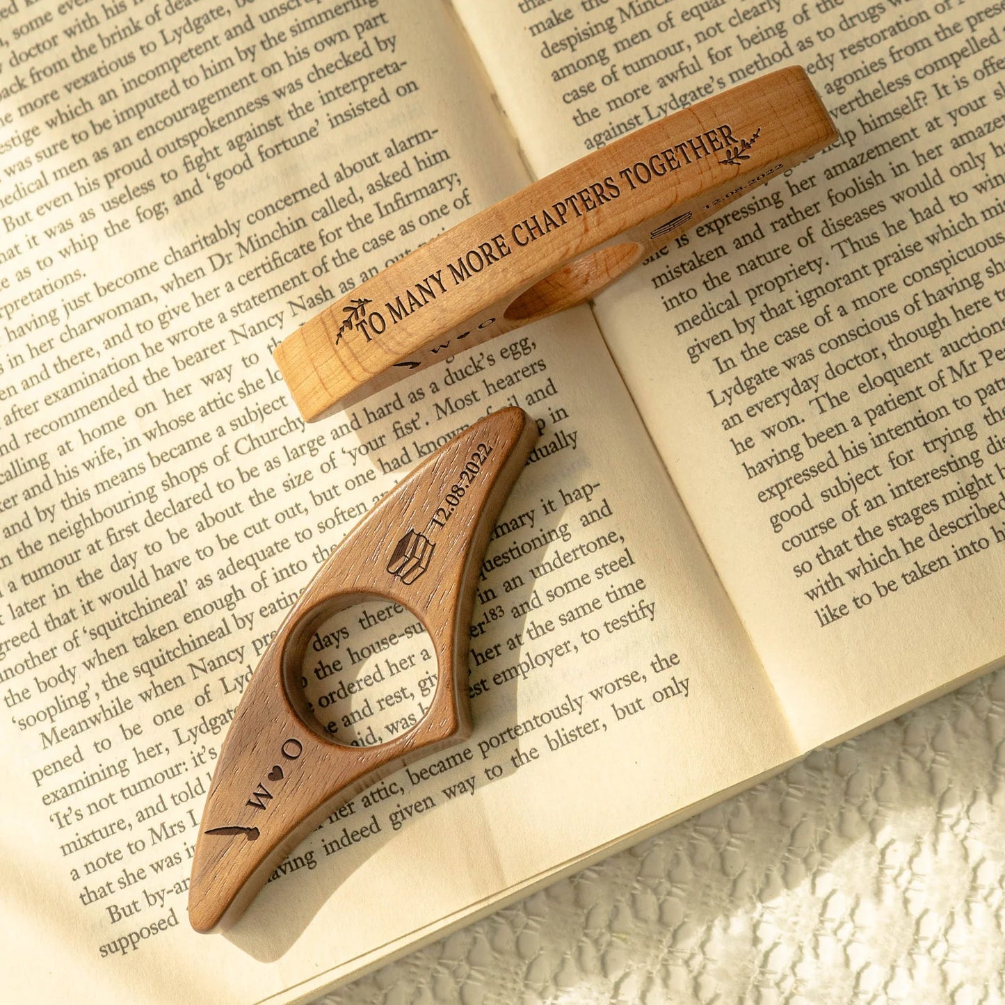 Wooden Book Page Holder Creative Reading Tool Compact and Portable Perfect Gift for Book Lover