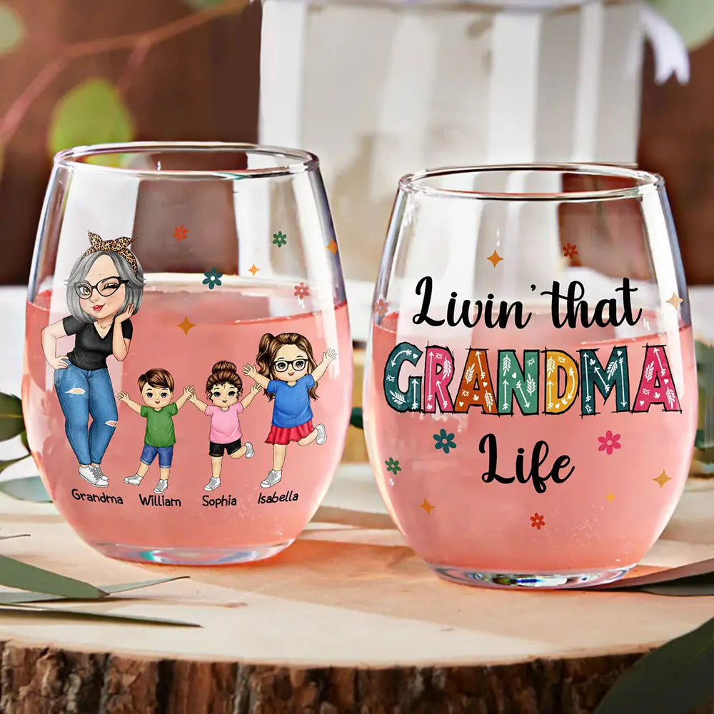 Living That Grandma Life – Custom Wine Glass with Grandma Illustration and Grandkids' Names, Perfect Mother's Day Gift
