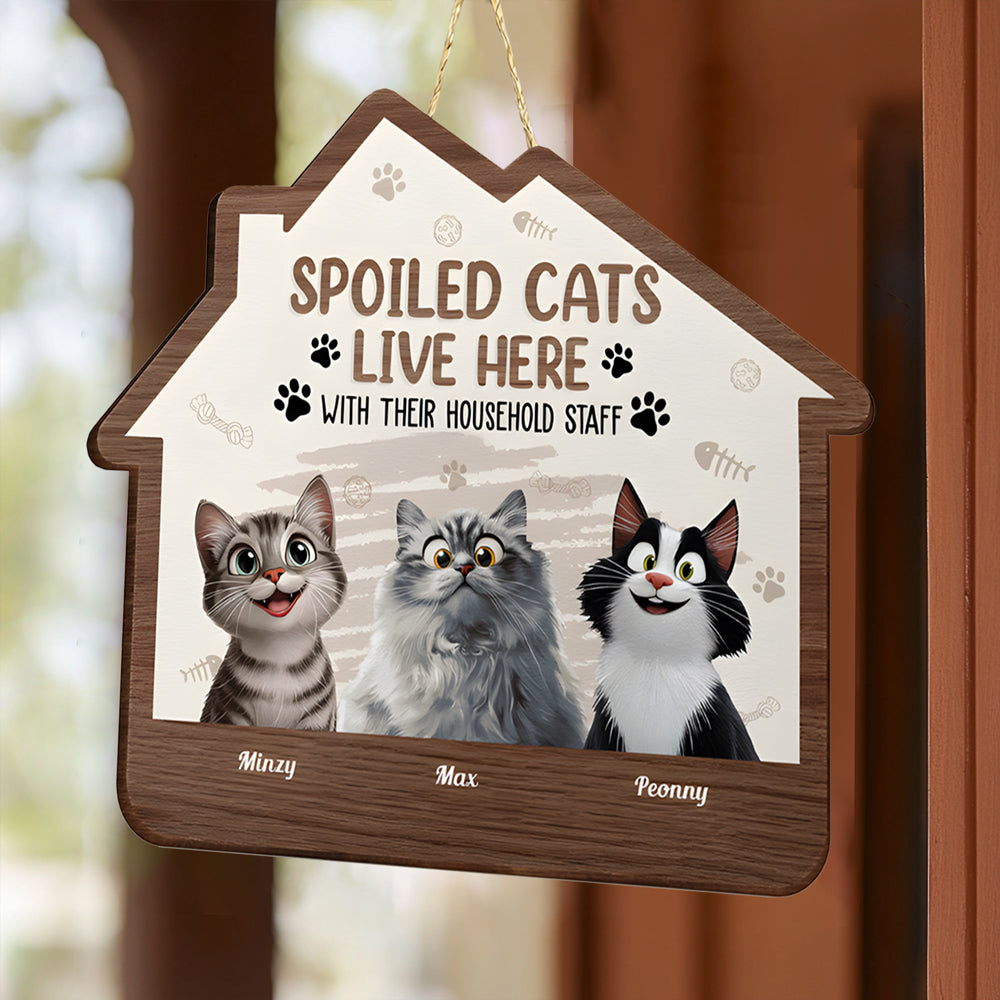 Spoiled Cats Live Here – Fun Wooden Sign with Customizable Pet Names for Cat Lovers