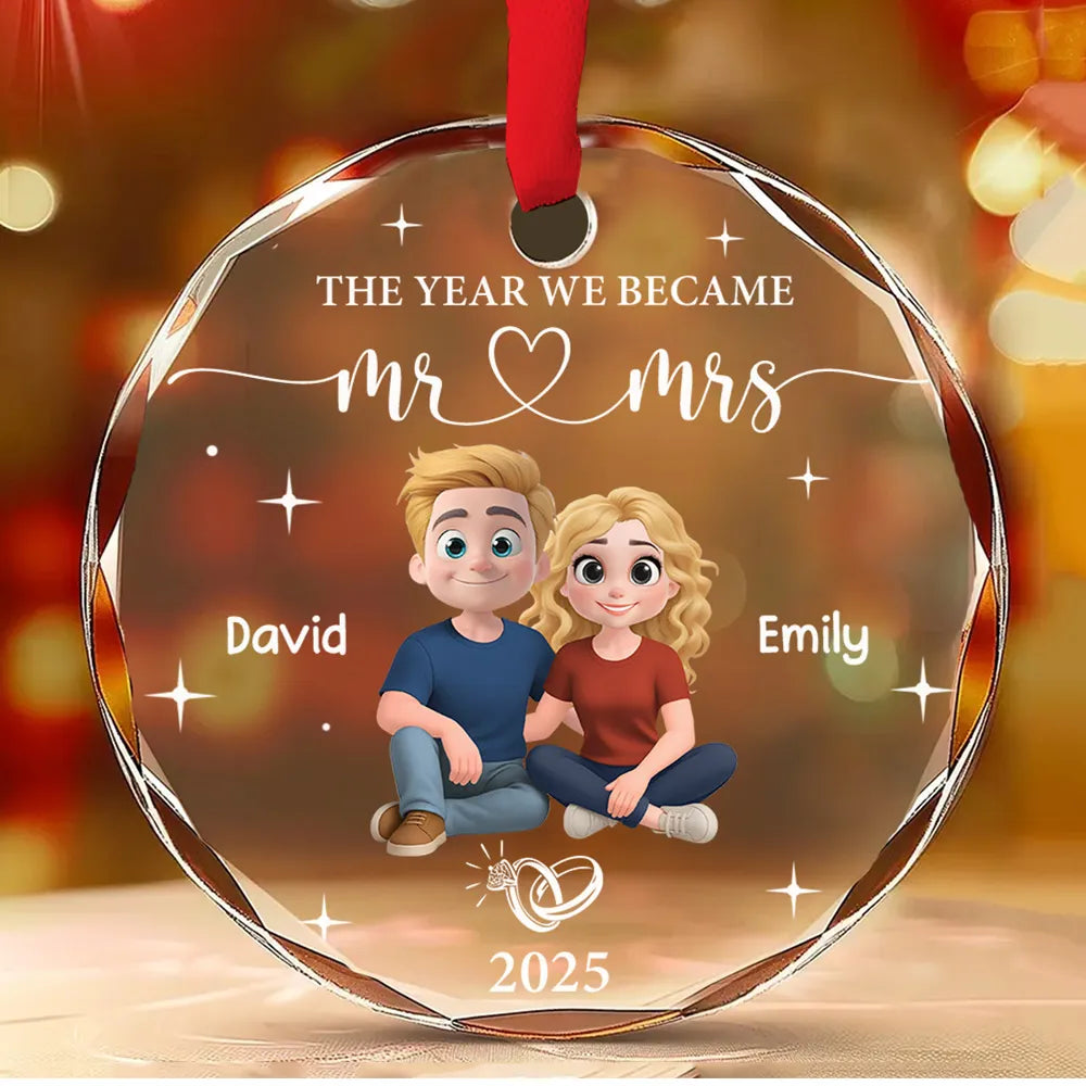 Mr ♥ Mrs Round Crystal Ornament with Seated Couple & Star Accents, Meaningful Anniversary Gift for Partner