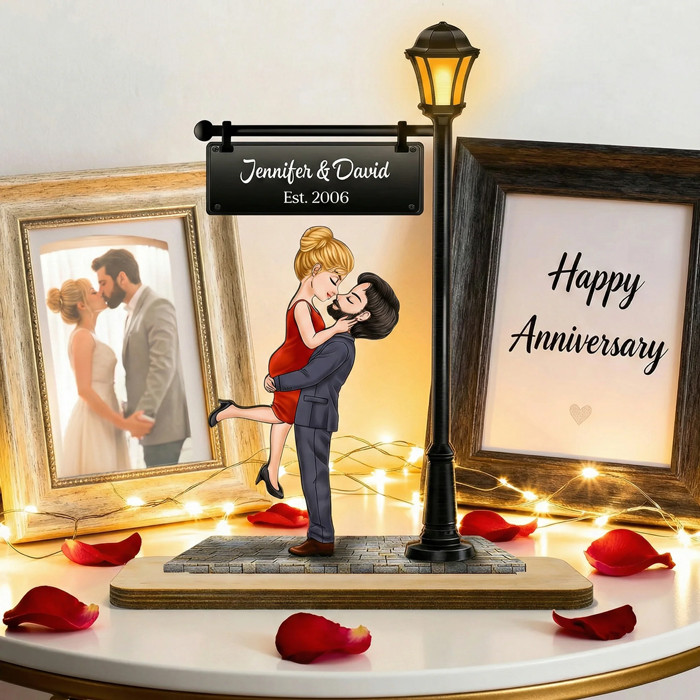 Personalized 2-Layer Wooden Plaque Kissing Couple Under Street Lamp - Romantic Home Display, Unique Gift for Wife or Husband