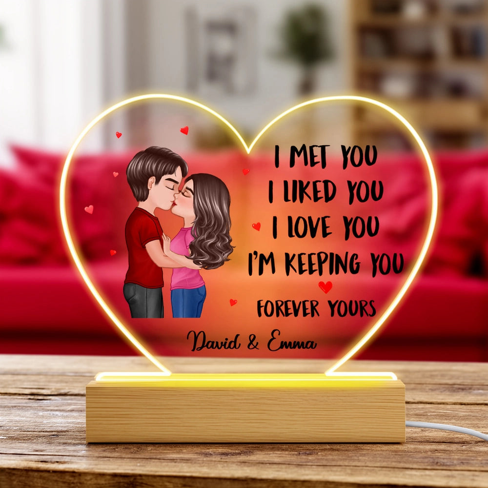 Personalized LED Light Plaque with Kissing Couple Illustration, Romantic Room Accent, Unique Gift for Wife or Husband