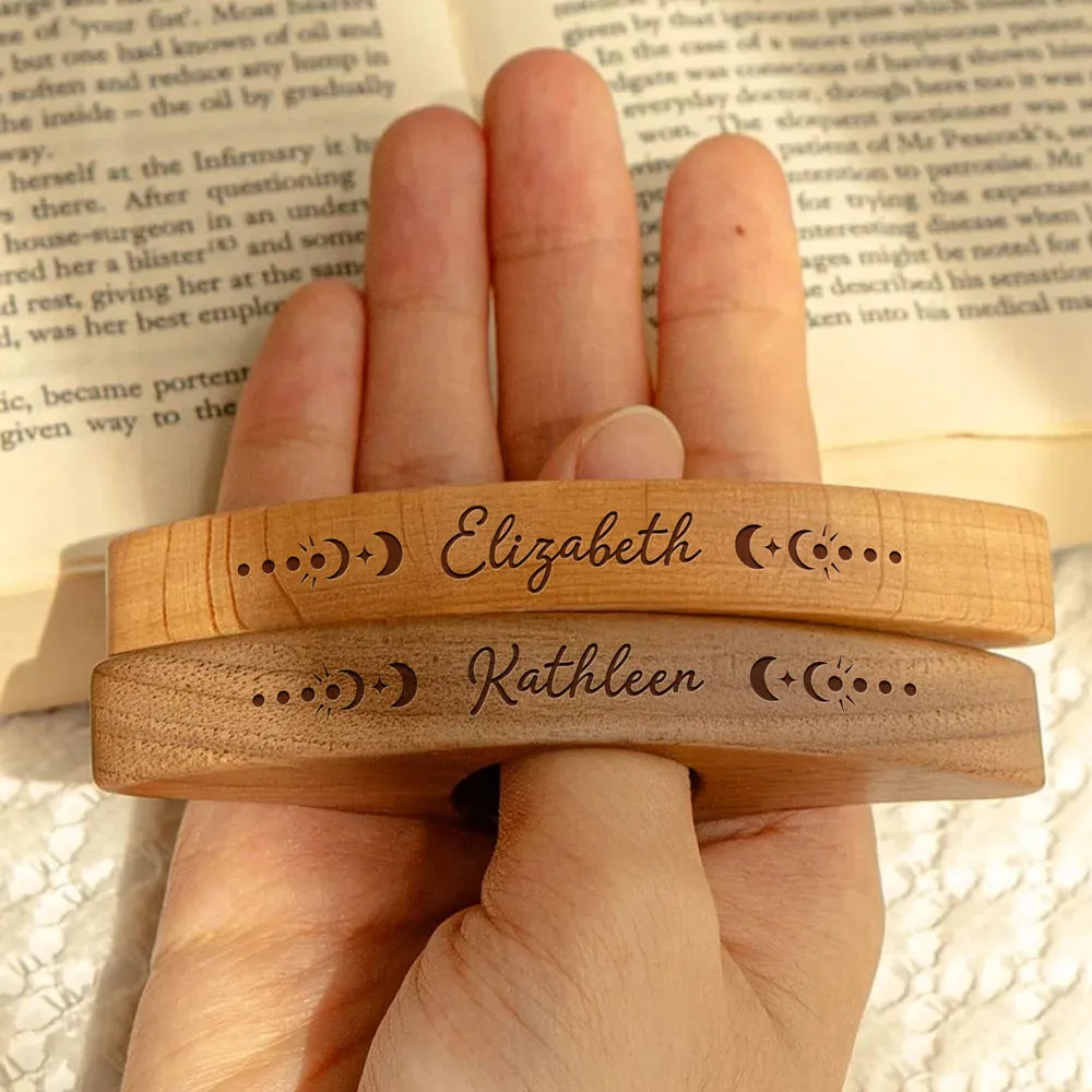 Book Page Holder, Engraved Wooden Thumb Page Turner for One-Hand Reading, Unique Gift for Book Lovers, Teachers, Mom or Dad