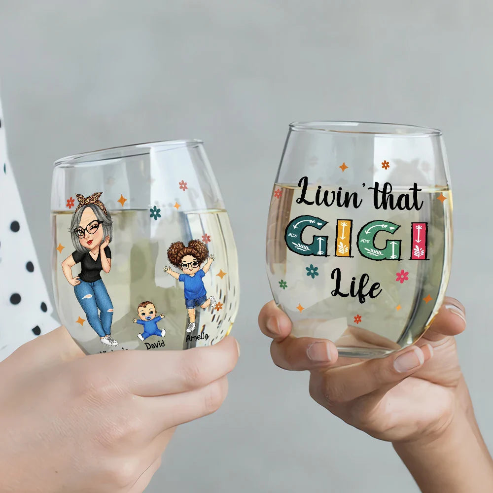 Living That Grandma Life – Custom Wine Glass with Grandma Illustration and Grandkids' Names, Perfect Mother's Day Gift