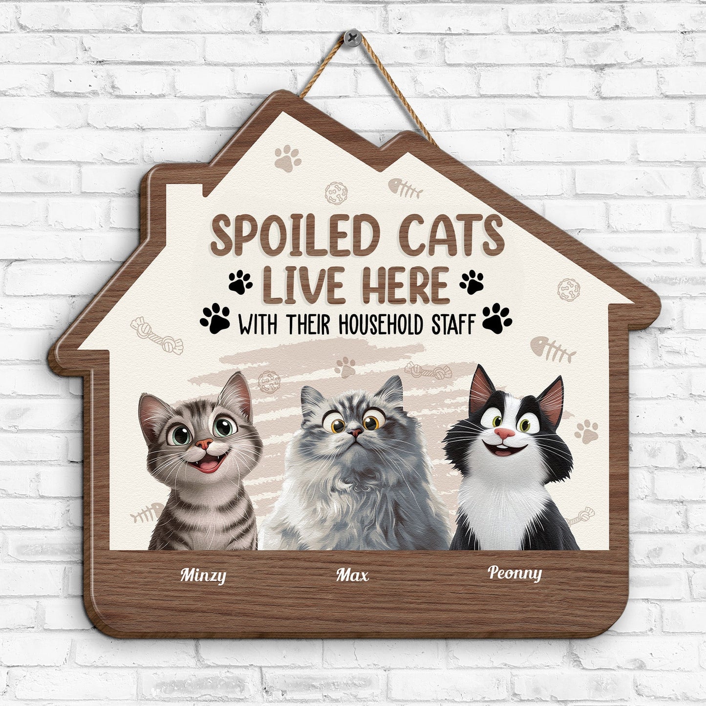 Spoiled Cats Live Here – Fun Wooden Sign with Customizable Pet Names for Cat Lovers