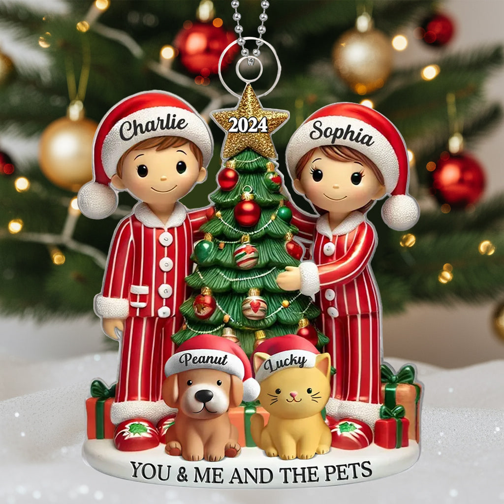 Christmas Acrylic Ornament with Couples and Pets by Tree, Warm Festive Scene, Perfect Gift for Holidays