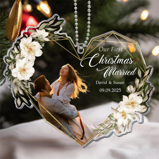 Heart-Shaped Acrylic Ornament with Wedding Design, Celebrating Romantic Moments, Perfect Gift for Newlyweds