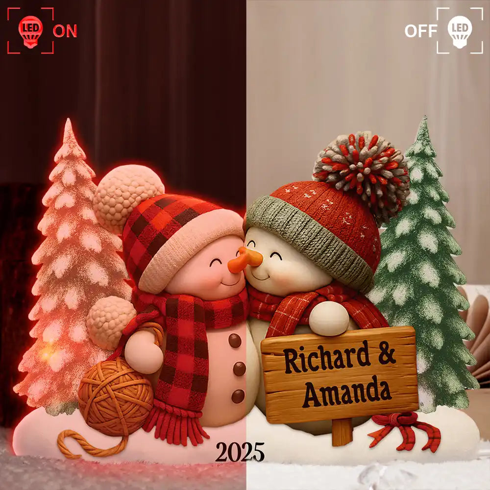 Personalized Acrylic Light Box with Kissing Snowman Couple, Cozy Winter Scene, Unique Christmas Gift for Couples & Friends