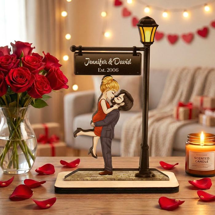 Personalized 2-Layer Wooden Plaque Kissing Couple Under Street Lamp - Romantic Home Display, Unique Gift for Wife or Husband