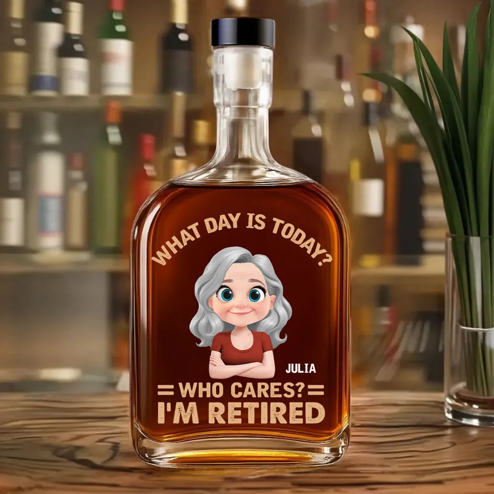 “Who Cares? I’m Retired” – Personalized Glass Spirits Decanter for Dad & Husband