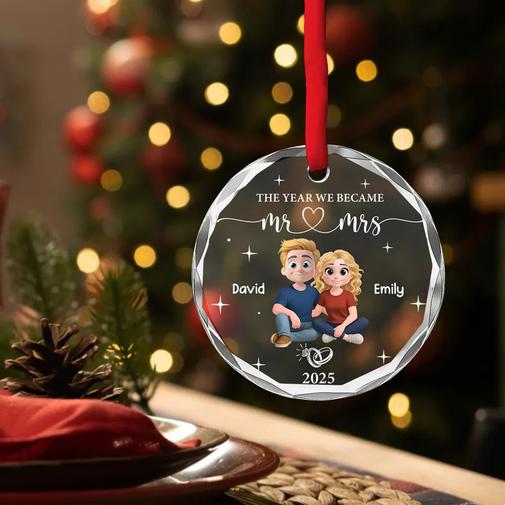Mr ♥ Mrs Round Crystal Ornament with Seated Couple & Star Accents, Meaningful Anniversary Gift for Partner