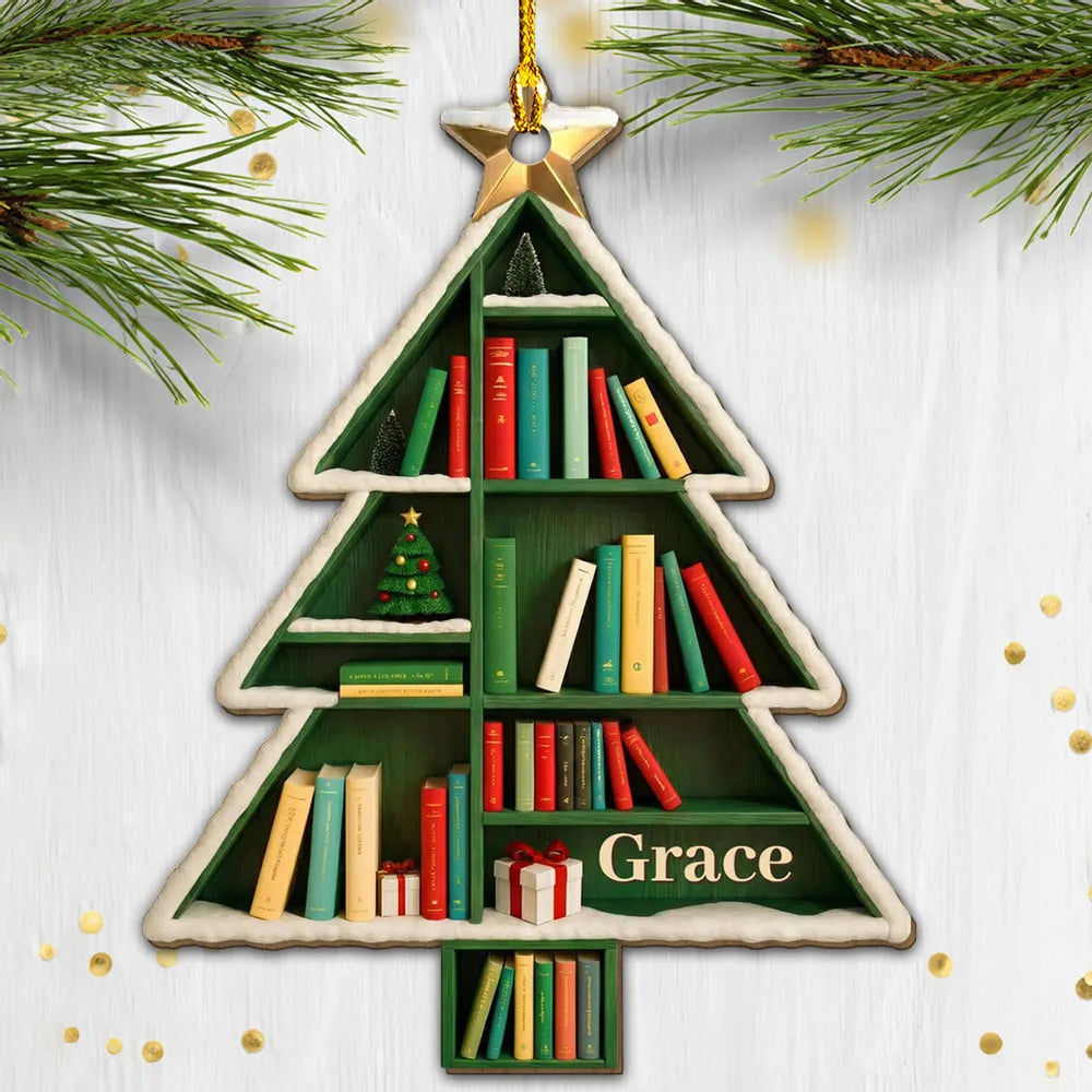 Personalized Wooden Ornament Bookshelf Tree – Custom Name Christmas Wooden Ornament for Book Lovers, Cozy Holiday Decor & Unique Gift
